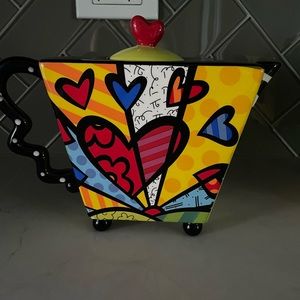 Romero Britto Teapot 48 oz Dolomite Ceramic A New Day Heart Design Colorful.